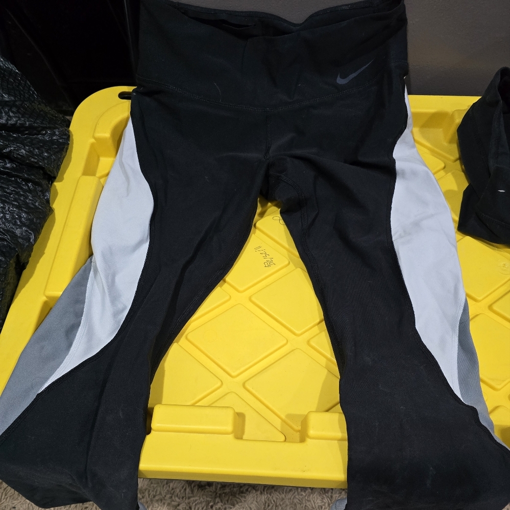 High waisted Nike Capri leggings
